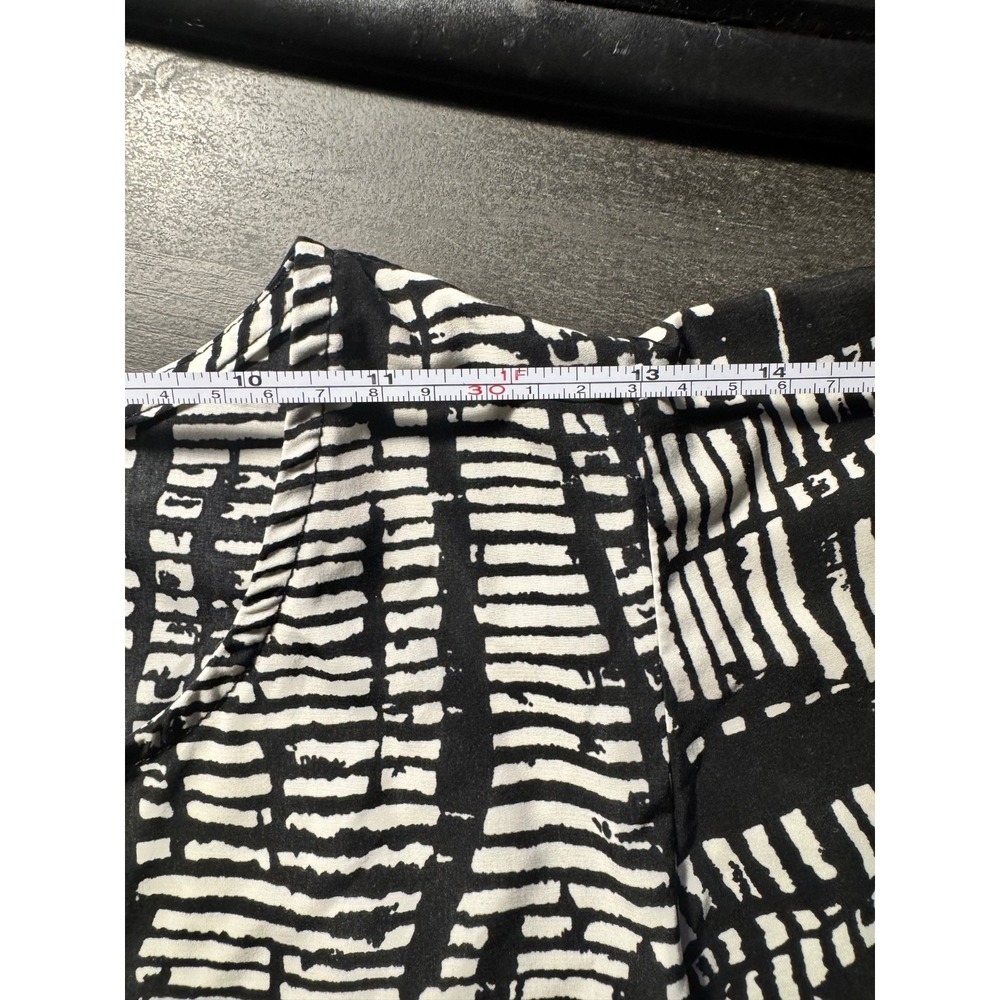 Pants Store Womens Black White Abstract Print Blouse Flutter Sleeve V Neck Top M - Picture 7 of 7